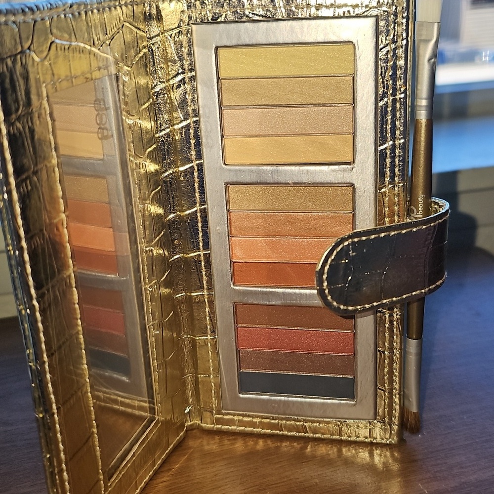 Vintage Pop Beauty Brown Eyes Eyeshadow Palette - Collector's Item - Never Used